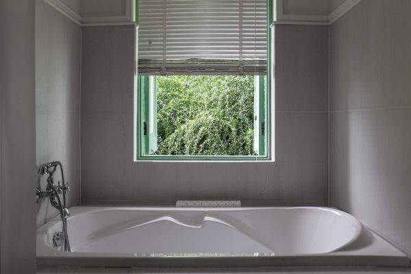 Fiberglass Tub Installation in Monticello